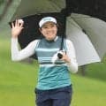 【女子ゴルフ】仲宗根澄香「怖いです」初優勝へ快走　プロ１６年目の３４歳　雨音に耳を傾け雑念封じる