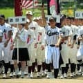学生コーチに転じた3年が行進先導　「人の役に立つことがモットー」