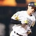 山積みのラーメンが「最高です！」　188キロ弾から2週間…鷹26歳へのプレゼントが「粋」