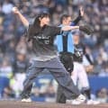 「素晴らしいコントロール」「支配下登録しよう」ＺＯＺＯマリン降臨の背番号「１０」人気アイドル美女に反響　ノーバンならずも可憐投球で魅了「かわいいな～」