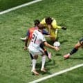 「辛すぎる」緊急出場ベルギーGKが“痛恨ファンブル”で決勝点献上…「いきなりW杯で緊張したか」「こっからやぞ」ファン悲鳴＆励まし
