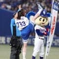 「身体柔らか！？」「やべー」卒業から４年、バンテリンＤ降臨の元アイドル美女が衝撃の豪快脚上げに騒然「超沸いた」「身体作りも継続してるんだろうな」