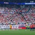 【Ｗ杯】ノルウェー-イングランド戦ＫＯ直前に黙とう…２５歳の南アフリカ代表ＭＦ急逝を受けて