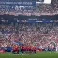 南アフリカ代表の訃報受け試合前に黙祷、スタジアムが静まる　ノルウェーFWハーランドの姿も