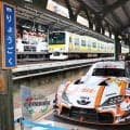 【スーパーＧＴ】二度見必至　え！？　両国駅ホームに本物のレースカーが…業界初、電車と“コラボイベント”
