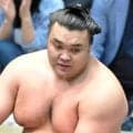 綱取りに挑む大関・霧島が好発進　新鋭の藤ノ川を退けて初日白星