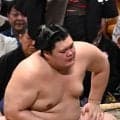 休場明け横綱大の里が黒星発進、２場所ぶり土俵も義ノ富士にまた土で初場所以来の白星ならず
