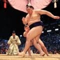 休場明け横綱大の里、初日黒星発進　苦手義ノ富士に苦杯　その他上位陣は盤石　豊昇龍は王鵬下す　綱とり霧島、大関復帰狙う安青錦など２大関３関脇も白星スタート