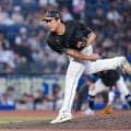 【ロッテ】球場騒然！八木彬のすっぽ抜けのボールがオリックス紅林のヘルメットに直撃