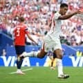 「次元が違う」イングランド10番の“3秒爆速フィニッシュ”を英レジェンドが大絶賛！「ファンタスティック」「勇敢な持ち出し」【W杯】