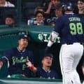 【ヤクルト】伝達ミスか…実際と異なる選手交代アナウンスに池山監督が球審のもとへ→訂正流れる
