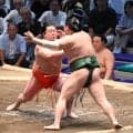 新十両の嵐富士が白星発進　真っ赤な新締め込みで「ド派手に勢い」母と弟の前で初日飾る