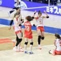 女子バレー　涙の佐藤淑乃を真っ先に抱きしめたのは？感動呼んだワンシーン「本当にずっと苦しい大会の中で」極限状態の連続ポイントが決勝Ｒ進出呼ぶ