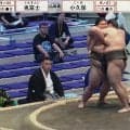 「控え力士の表情w」土俵下、カメラが捉えてしまった“オモシロ”光景 「面白すぎるだろ」「愛されキャラ」ファンほっこり