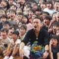 長友佑都が母校をサプライズ訪問「マンマミーア」に反応薄も全力「ブラボー！」で巻き返し