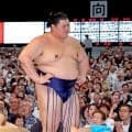 大の里がまさか　初日からの２連敗に呆然　藤ノ川の突き落としで土俵下へ転落　１月の結びからトータル６連敗