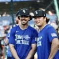 村上宗隆HRダービー笑顔で入場　シュワバー、ハーパーら強打者と並び握手「パワーみせたい」