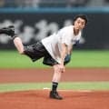 【日本ハム】KREVAファーストピッチ「喜んでもらえてうれしい！」大ファンの達宏太が打席に