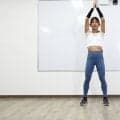 立ち腹筋、「毎日1分」続けるとどうなる？1週間～1か月の変化［トレーナー監修］