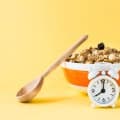 「いつ」食べるかが健康のカギ！時間栄養学とは