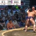 「私には無理」大相撲、花道脇に“背筋ピン”で鎮座する大物の姿にファン驚嘆 「心から相撲が好きなんだな」