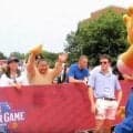 ＭＬＢレッドカーペット　連日登場のドラムにまさかの悲劇　マスコットにポップコーン奪われ慌てふためく