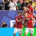 ｢すげぇ人の数！｣W杯ノルウェー凱旋帰国！ 皇太子先導オスロ王宮広場での“10万人バイキング・ロー”が壮観！｢凄い景色や｣｢圧巻of圧巻」