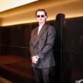 ドジャース　誰！？ロブレスキーがまるでイケメン俳優に大変身　レッドカーペットでめちゃオシャレな着こなし　パヘスは夫人同伴　優しく手を引くワンシーンも