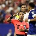 仏監督に「実力があるのか」と批判された主審とは？　１次Ｌで中村敬斗の短いソックスを再三注意