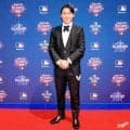 山本由伸のさりげないアクセサリーに米ファン大注目「真珠のウォレットチェーン？」「最高にかっこいい」シンプルコーデで絶妙アクセントに