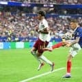 「何やってんだよ」「さすがに酷すぎ」フランス代表DF、ヤマルに“自滅キック”お見舞いで痛恨のPK献上「完全に蹴り」解説・内田篤人氏も「これは安易」と指摘