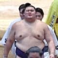 波乱の4日目 横綱大の里が痛恨3敗目