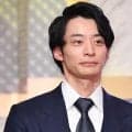 「はしゃいで可愛い」「優勝した時より笑顔！？」五輪銀の３６歳イケメンスイマーが巨大ケーキ前で見せたおちゃめな姿に反響「こっちまで幸せな気持ちに」