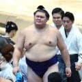 横綱・大の里　土俵際で起死回生のジャンプも、行司差し違えで痛恨の３敗目、九重審判長「まずい相撲」と苦言
