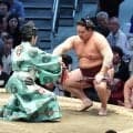 錦富士　中日・涌井秀章から贈られた浴衣を“力水”に３連勝、親交ある右腕は史上３人目の入団１年目から２２連続勝利「僕も頑張らないと」