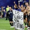 決勝進出のアルゼンチン、罰金処分か　試合後、FIFA規定違反の自国領有権主張の横断幕掲げる