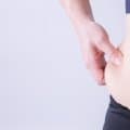 ポッコリおなかを解消したい方は必見！中高年に多い原因とおすすめ対処法