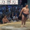 鉄人・玉鷲が「怒ってる」相手力士を手で突き返す 史上9人目通算900勝も立ち合い不成立でまさか…館内ピリつく