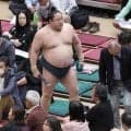 佐田の海が行司軍配差し違えで２勝目　あきらめない相撲は物言いが付きがち