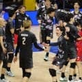 バレー男子　日本が０－２から大逆転勝ちで無傷の１０連勝！途中出場の宮浦、大塚らが躍動　カナダとのフルセット激闘制す　１次Ｌ１位通過王手　１８得点の大塚「誰ひとり諦めることなく戦った」