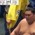 「表情出すぎじゃ？」横綱・大の里、“ホッと”安堵の2勝目 実況指摘も「人間味があって良いね」好意的なファンの反応も