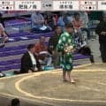 「上、あがんなきゃ！」幕下力士、取組後に“異変”も…救命士へ親方が迅速な指示「無理すんな」館内は激励と安堵の拍手