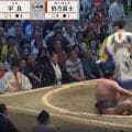 大相撲七月場所、熱戦最中“ひと際目立つ行司の姿”に熱視線「なかなか見ない」「いいデザインしてる」軍配にも注目