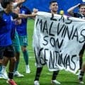 決勝直前にまさかの火種…物議を醸すアルゼンチンの“横断幕問題”　再犯扱いで処分強化の可能性も【W杯】