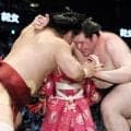 獅司が唯一６連勝で単独トップに　横綱豊昇龍が伯乃富士に屈し痛恨２敗目　大の里は連勝で星を五分に
