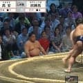 「どういうことです？」190センチ巨漢力士が突然の脱力…倒れ込む「催眠術かかった人みたい」不思議な決着にファン困惑