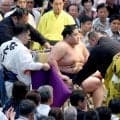 若ノ勝　連勝は５でストップ　藤凌駕に押し倒され右膝負傷で病院直行　湊川親方が落胆「仕方ない。一番いい選択を」