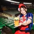 【ソフトバンク】“ハイボールの女王”りりさん　柔らかい笑顔で「女性の方も多く買ってくれます」