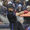 岡本和真の死球に本拠地スタンドがブーイング　前ＤｅＮＡ左腕の直球が右膝に　大事には至らず　後半戦初打席でヒヤリ