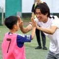 中村敬斗、古巣で開催のサッカー教室に参加　小学生６０人にシュートなどを披露　直球質問に思わず苦笑い？